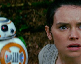 (l-r) BB-8 and Rey (Daisy Ridley) in STAR WARS: THE FORCE AWAKENS. ©Lucasfilm Ltd. & TM. All Right Reserved.